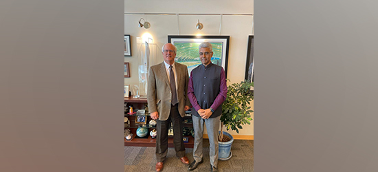  Consul General Mr. Manish met Hon. Mr. Malcolm Brodie, Mayor of Richmond City (05/04/2022) 